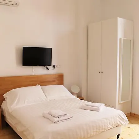 Central Hall Apartment *