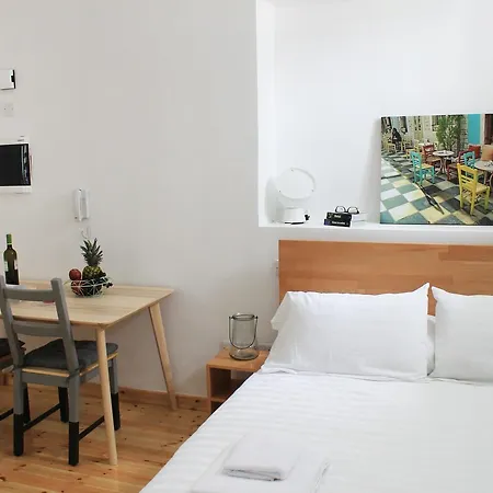 Central Hall Apartment *