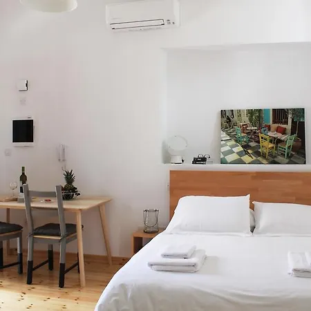 Central Hall Apartment *